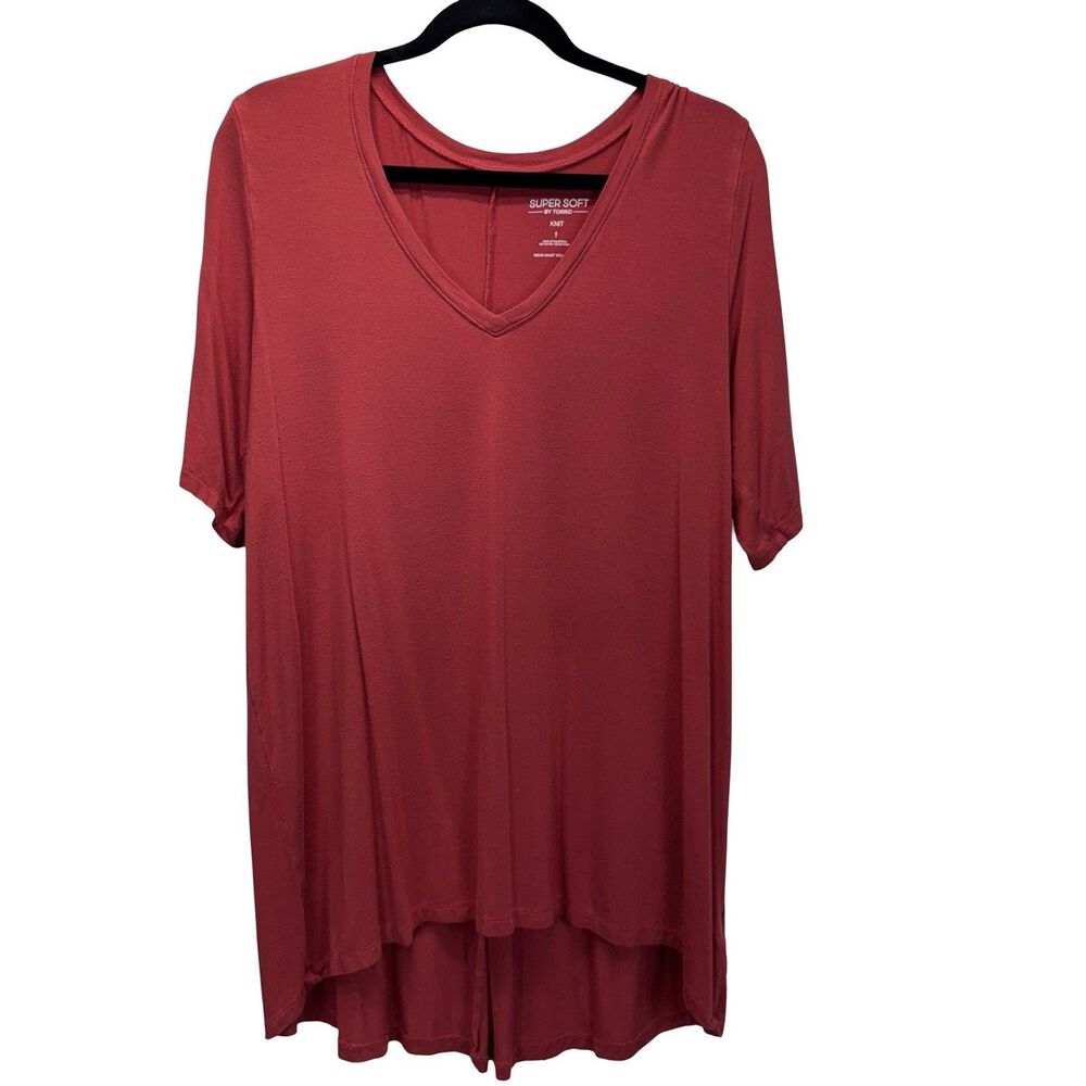 Torrid Super Soft V-Neck T-Shirt Top Size 1 Red Hi-Low Hem Stretchy Comfy
